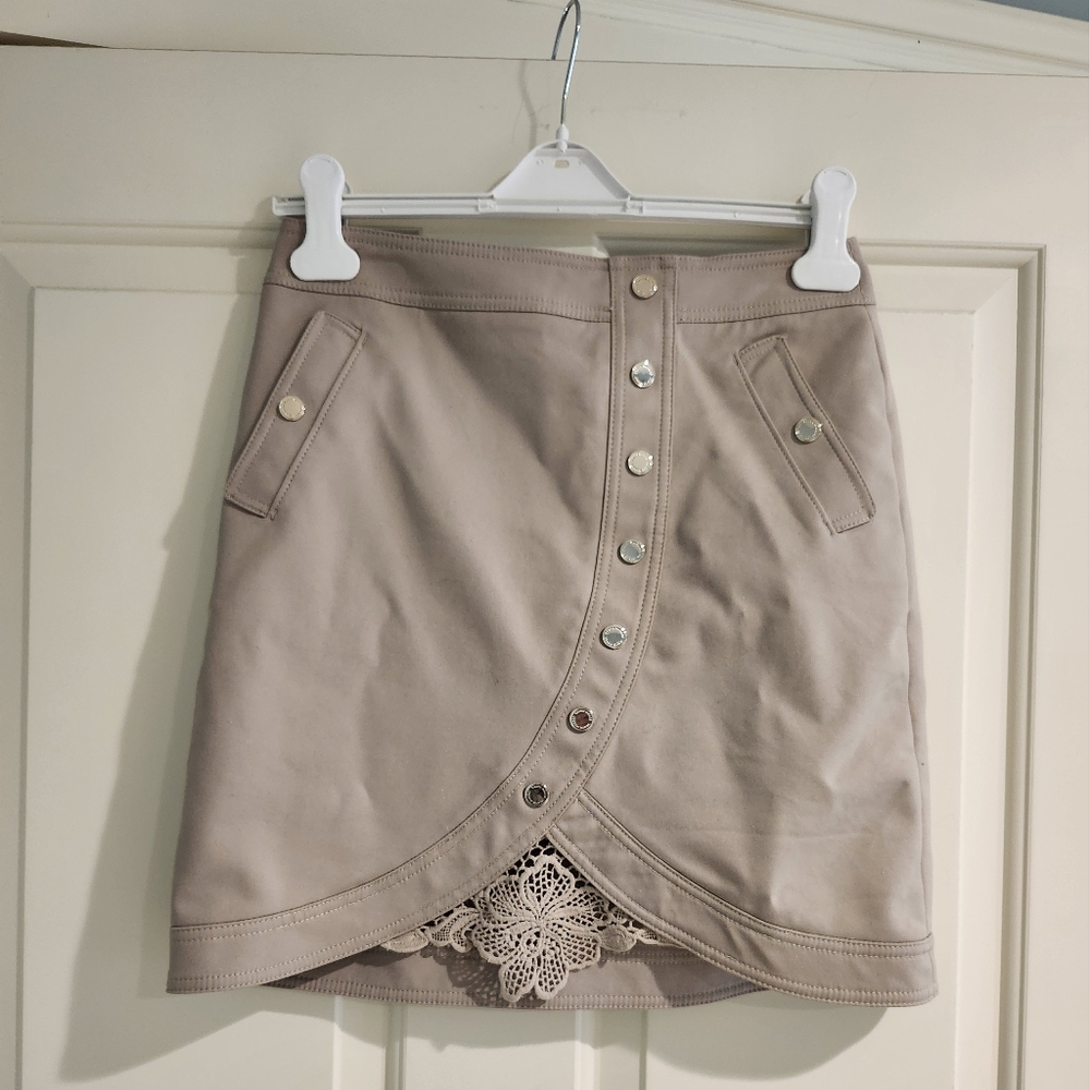 White House BLack Market Elegant Tan Skirt with Lace Detail Size 4